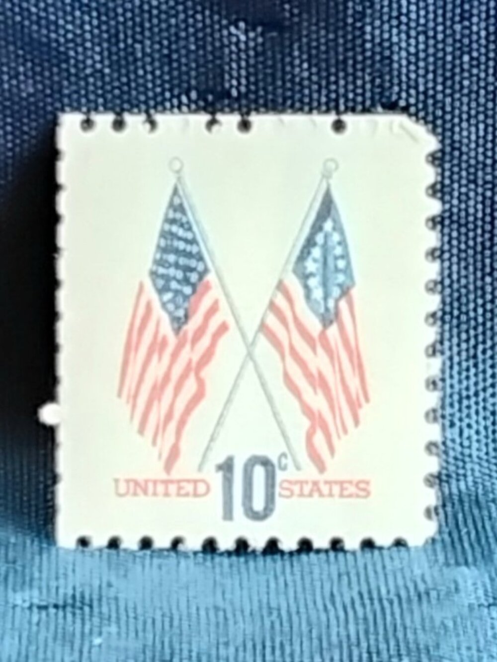 Uncirculated USA 1973 United States Crossed Flags 10 Cent Stamp!!